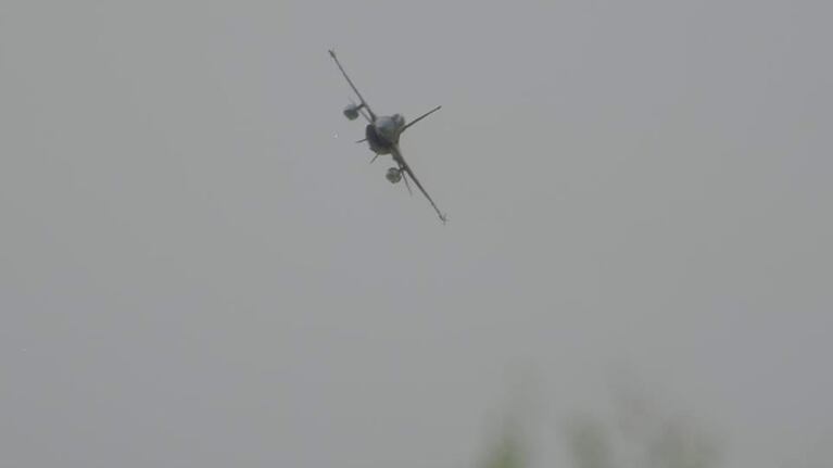 Impresionante vuelo rasante del F-16 en su llegada al sur de Córdoba
