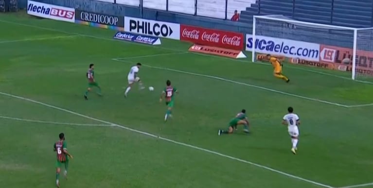 De contra, Bustos marcó el 2-0 de Talleres contra Agropecuario