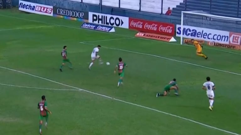 De contra, Bustos marcó el 2-0 de Talleres contra Agropecuario