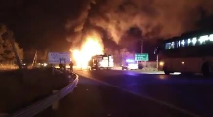 Un colectivo destruido por un incendio