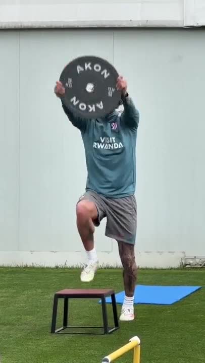 Julián Álvarez y Rodrigo De Paul dándolo todo en el entrenamiento del Atlético