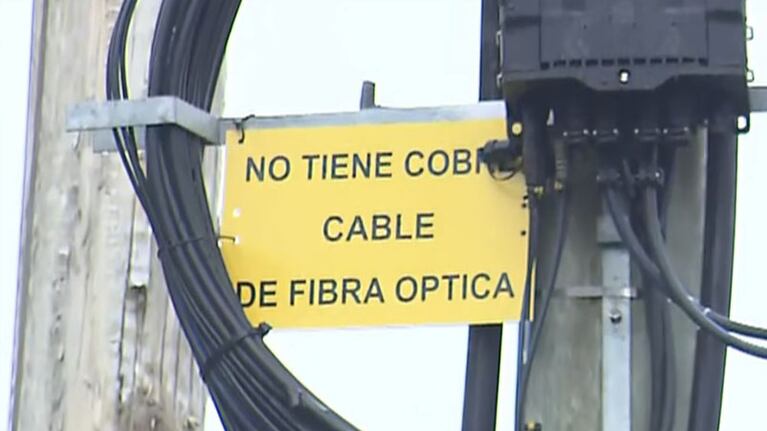 El insólito cartel para evitar el robo de cables