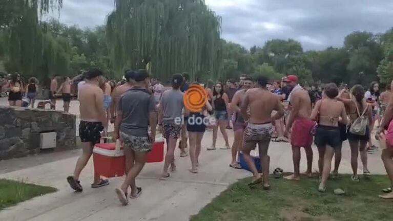 Un balneario de Santa Rosa volvió a colapsar de jóvenes