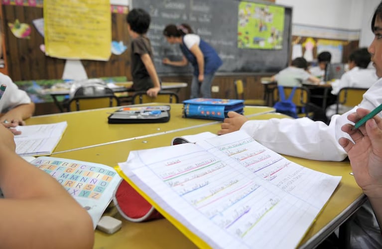 Suben las cuotas de los colegios privados luego del aumento por decreto a docentes