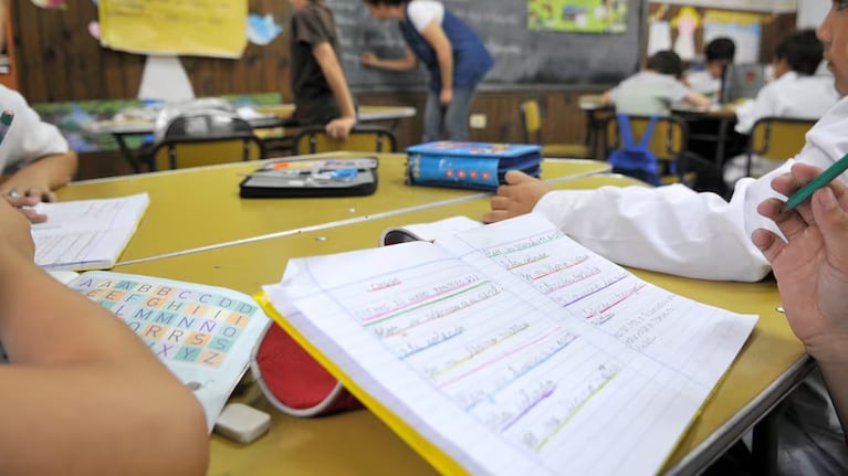 Suben las cuotas de los colegios privados luego del aumento por decreto a docentes
