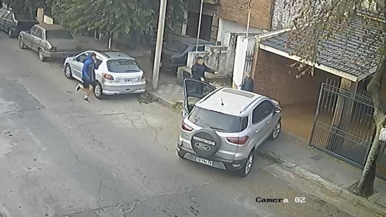 Le robaron la camioneta cuando la estaba guardando
