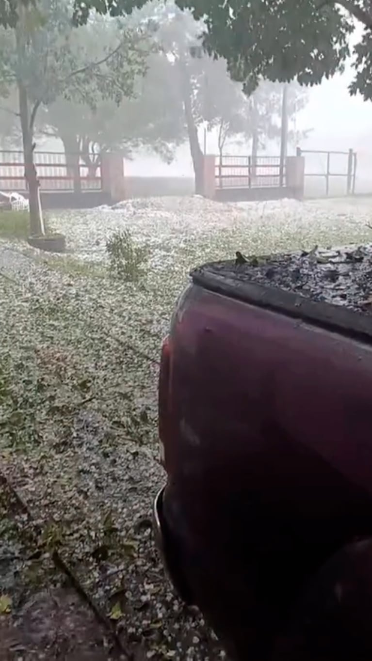 Intensa caída de granizo en Potrero de Garay