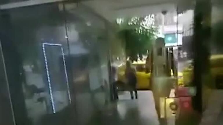 Se encontró una billetera en su taxi y la devolvió