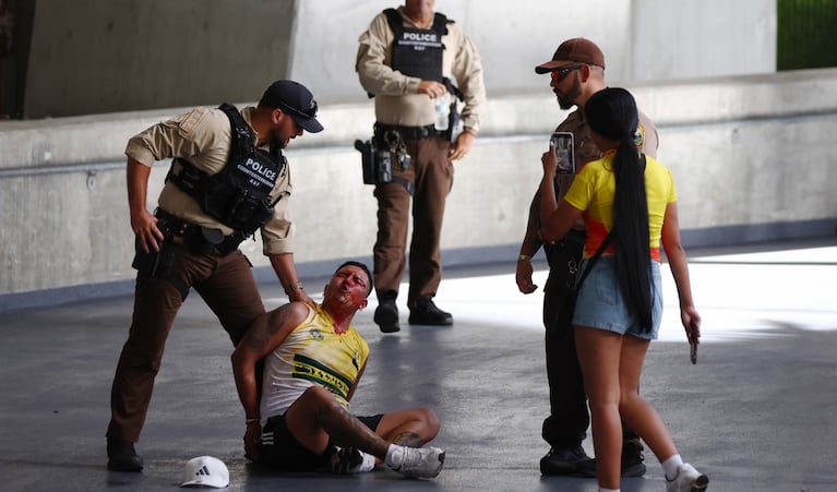 Incidentes y corridas por hinchas colombianos que intentaron ingresar al estadio sin entrada