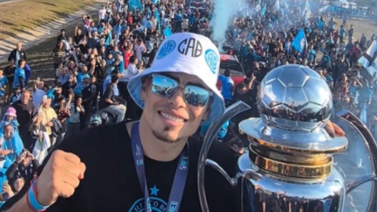 El Chino Zelarayán deliró en la caravana del campeón con el trofeo de la Liga Profesional