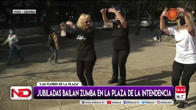 Jubiladas al ritmo de La Konga en la plaza