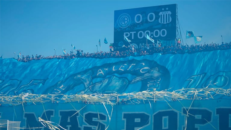El color de los hincas de Belgrano en el recibimiento para el clásico ante Talleres