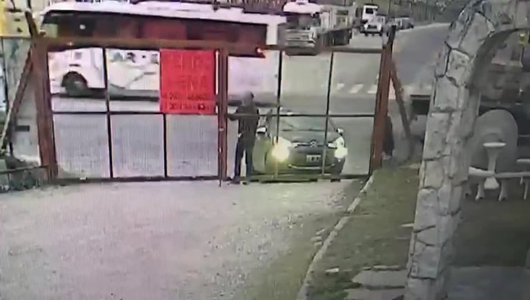 Así se robaron un auto en segundos en plena Colón