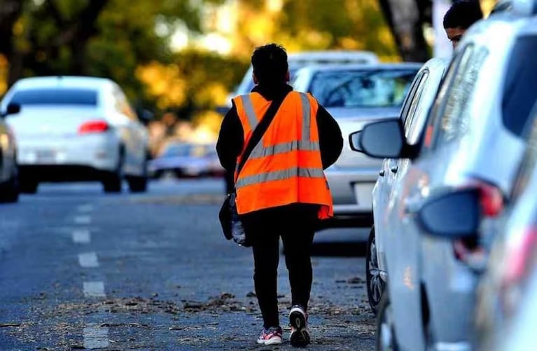 Quinteros explicó cómo buscan eliminar naranjitas ilegales y limpiavidrios de Córdoba