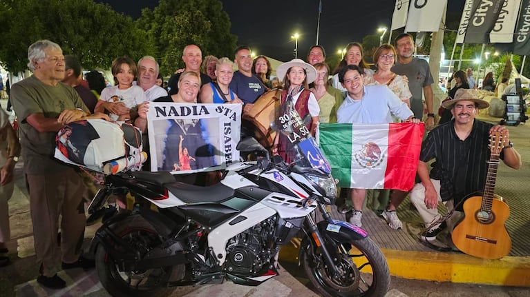 Hizo 7 mil kilómetros por La Sole: viajó desde México para verla en Cosquín