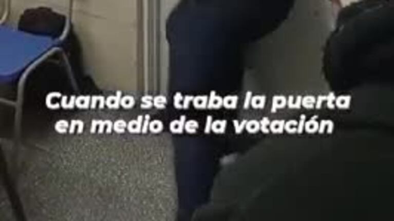 Así fue la patada karateca para abrir un cuarto oscuro