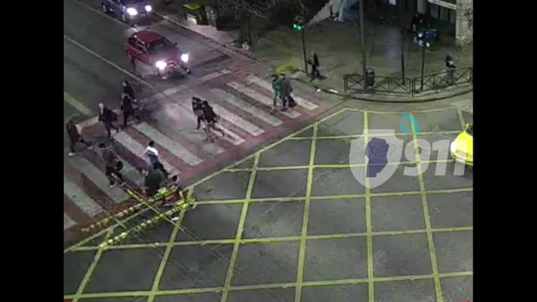 Así huyó el hombre que atacó a una policía