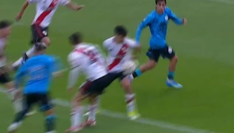 La mano de Rivero y el penal para Belgrano en la final en el Kempes