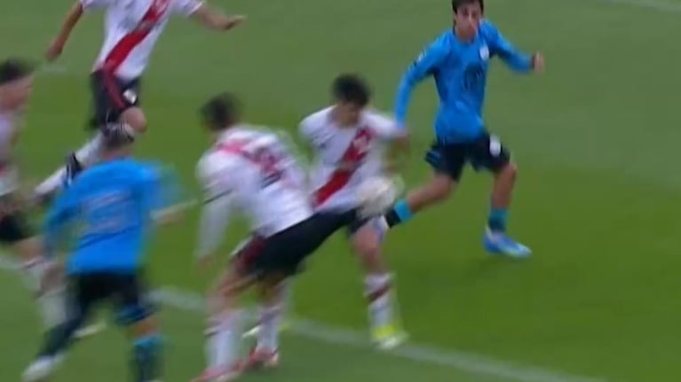 La mano de Rivero y el penal para Belgrano en la final en el Kempes