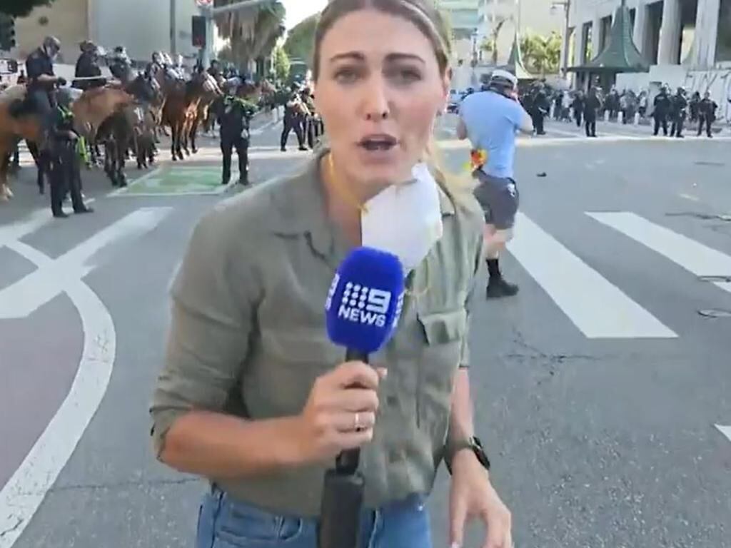 El momento del disparo a una periodista en una protesta contra Donald Trump