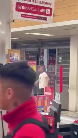 Feroz pelea en un supermercado de Chile