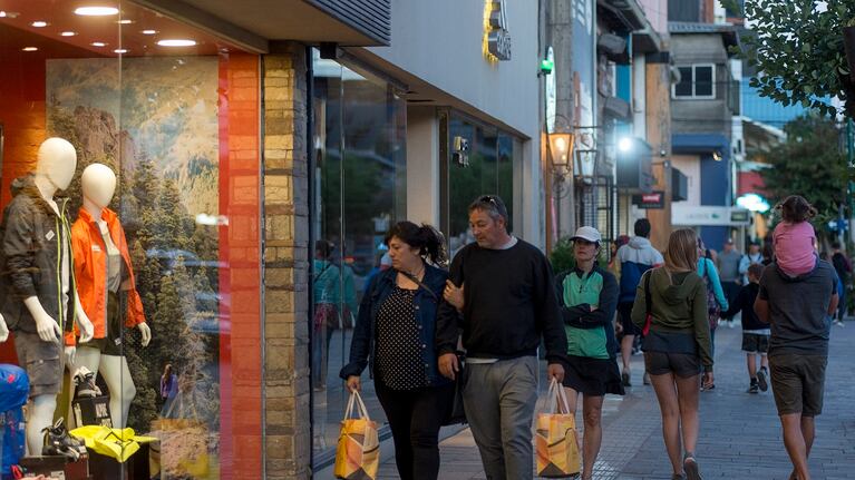 Invasión de argentinos en Chile para realizar turismo de shopping durante Semana Santa