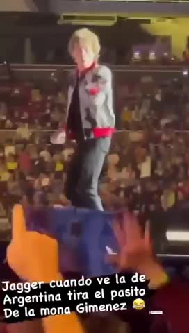 El video de Mick Jagger haciendo el pasito de La Mona