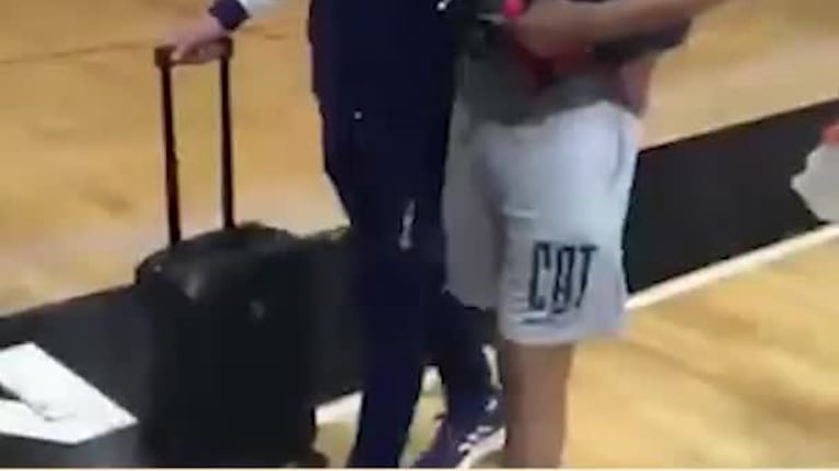 Bustos salió lesionado del estadio de Colón