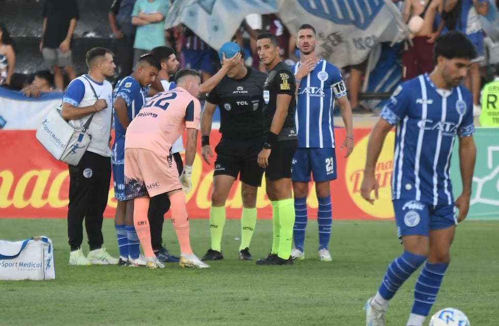 Un menor agredió a arbitro en Mendoza durante el parido de Godoy Cruz y Talleres