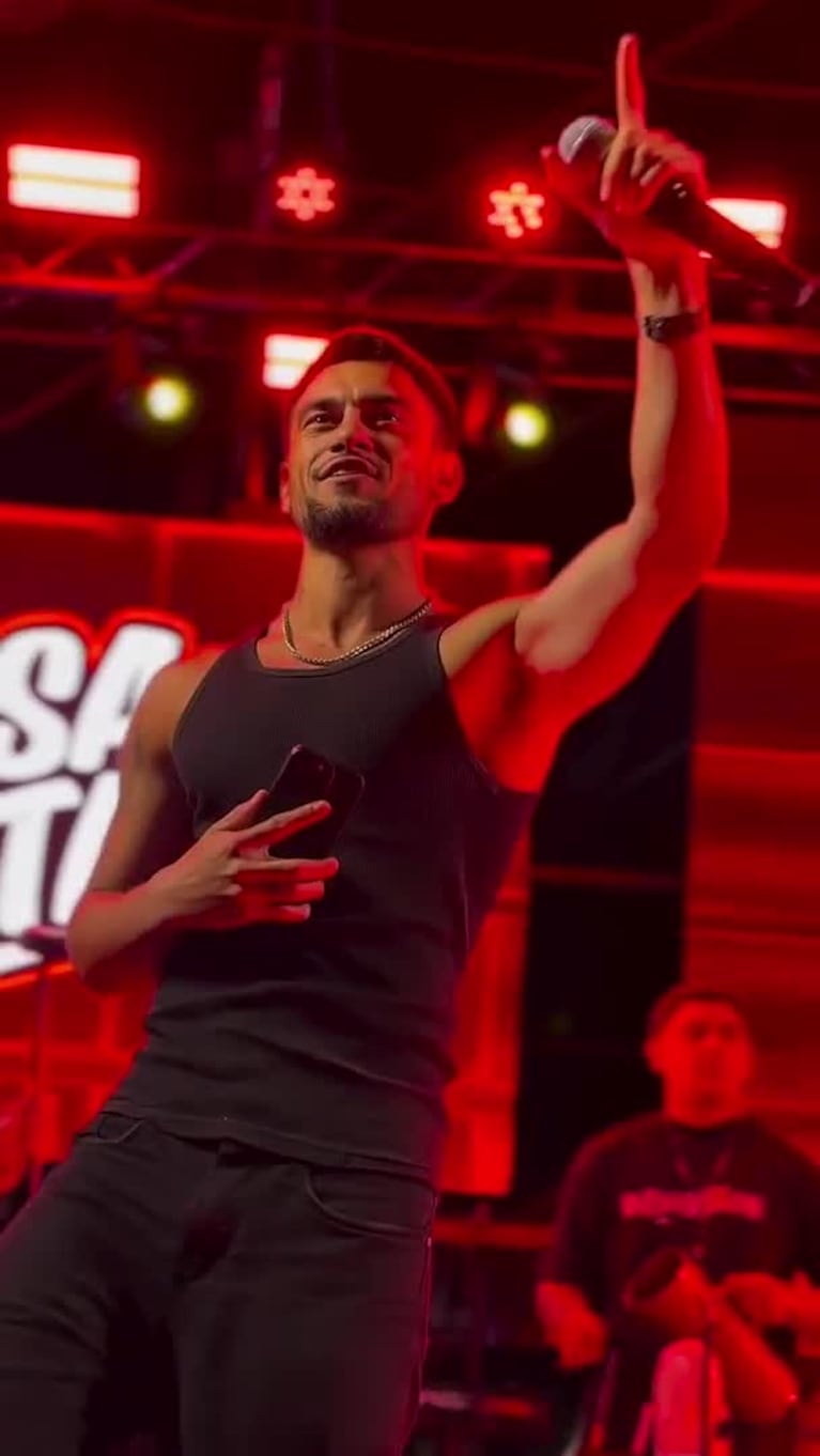 ¡Una dupla para el infarto! Agustín Bernasconi y Joaco Martín cantaron juntos