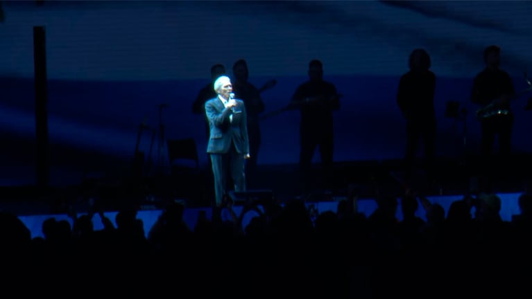 La interpretación del Himno por Jairo en la apertura de los 60 años del Festival de Jesús María
