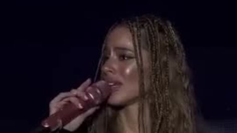 Tini Stoessel habló sobre su salud mental en pleno concierto