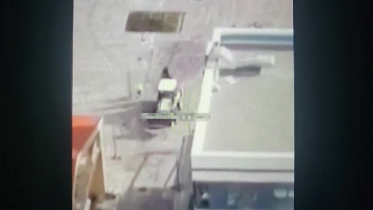 Persiguió a sus compañeros con la excavadora