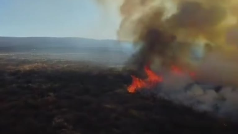 Las impresionantes imágenes del incendio en Punilla