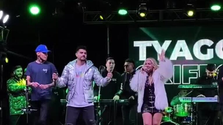 Tyago Griffo y La Bomba Tucumana arriba de las tablas