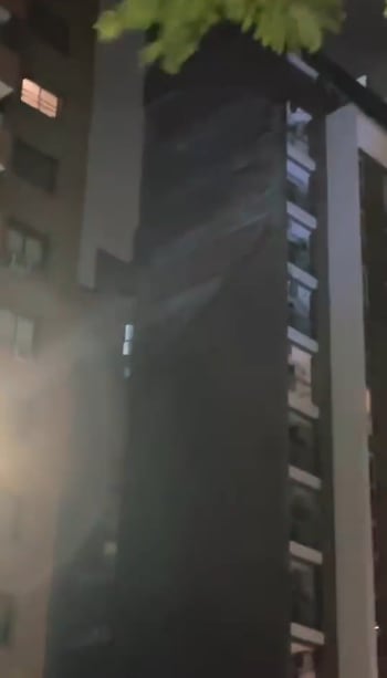 Así quedó la pared del edificio colindante al bar que se derrumbó