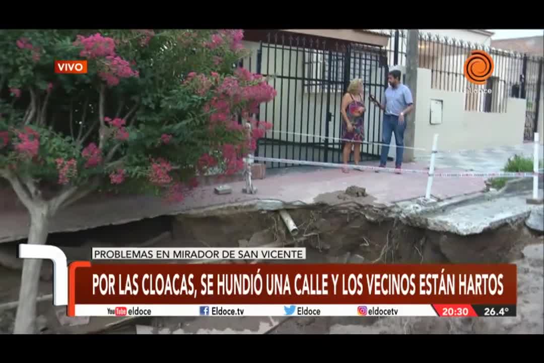 Se rompió un caño cloacal y se hundió una calle