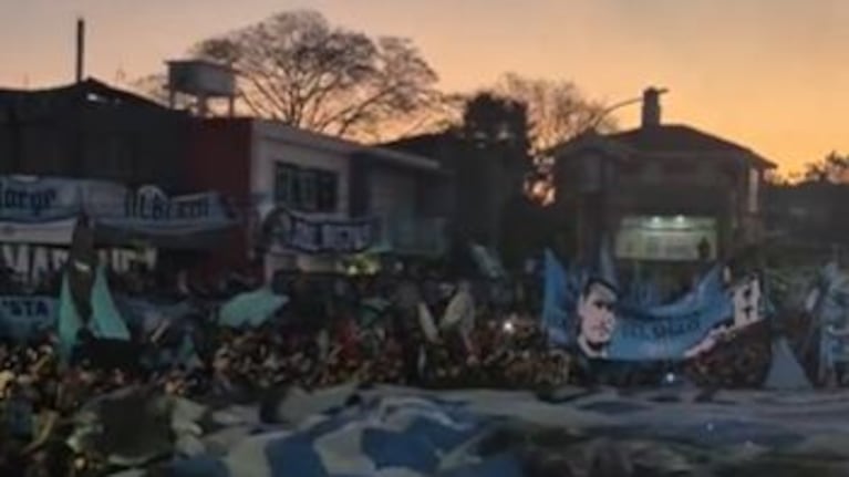 El impresionante banderazo de los hinchas de Belgrano antes del clásico ante Talleres