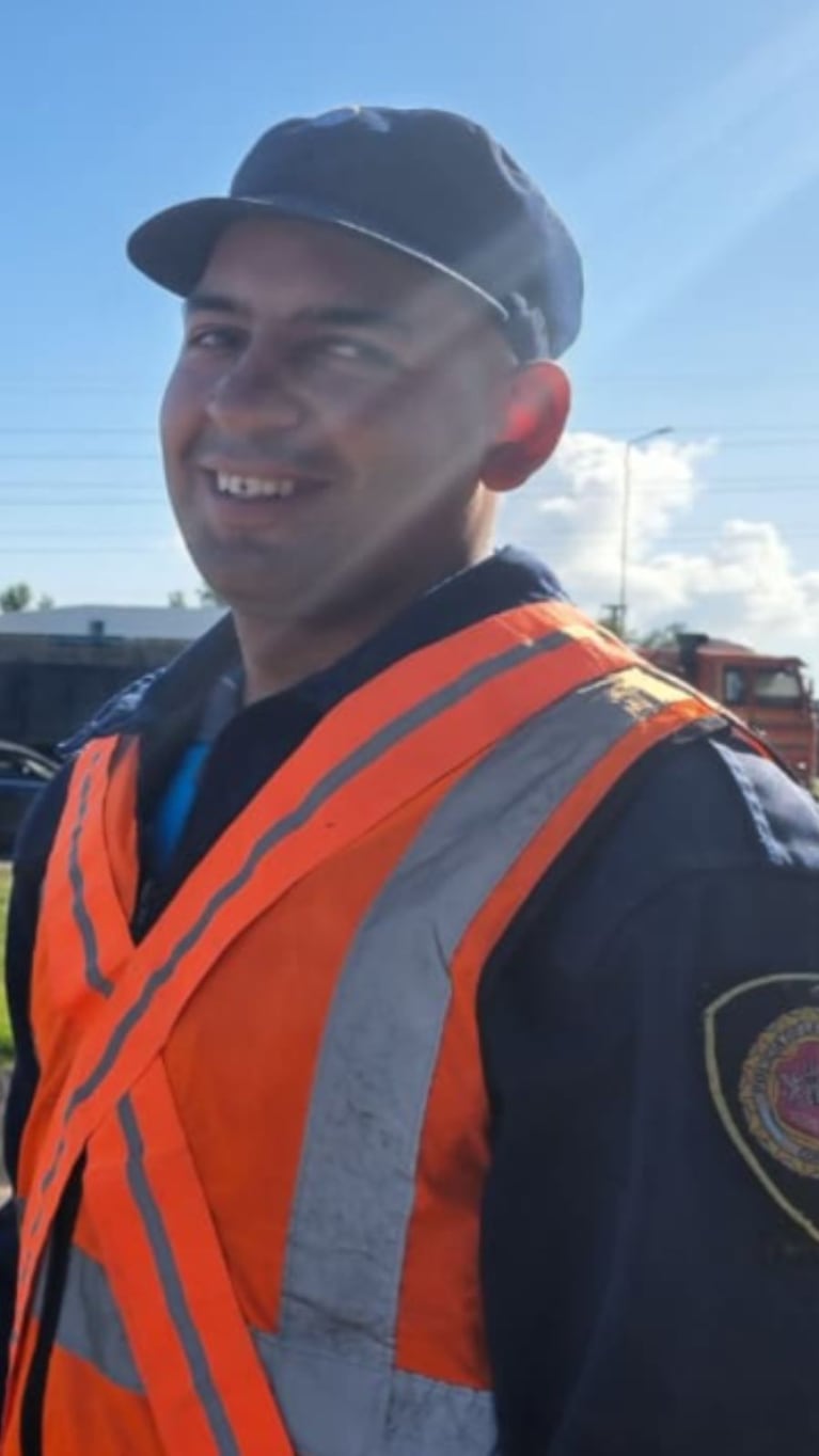 Ángel, el “caminero” que imita a la Policía en barrio Patricios