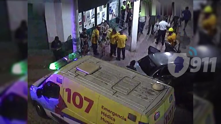 Colectivo embistió a un auto en Córdoba