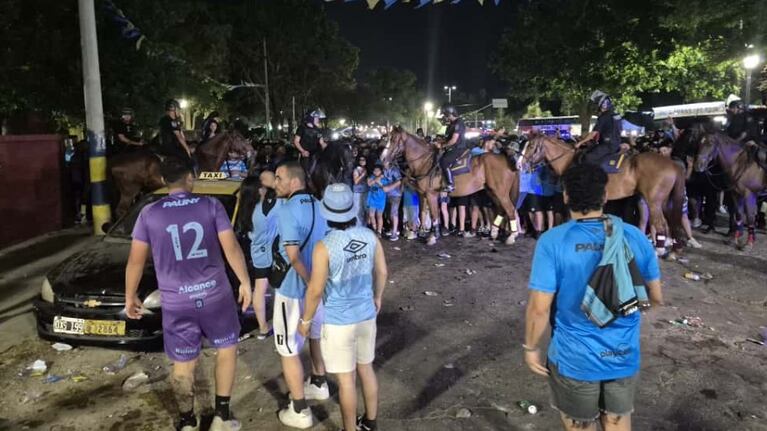 El calvario de los hinchas de Belgrano en la entrada a la cancha de Central: “Siempre pasa esto acá”