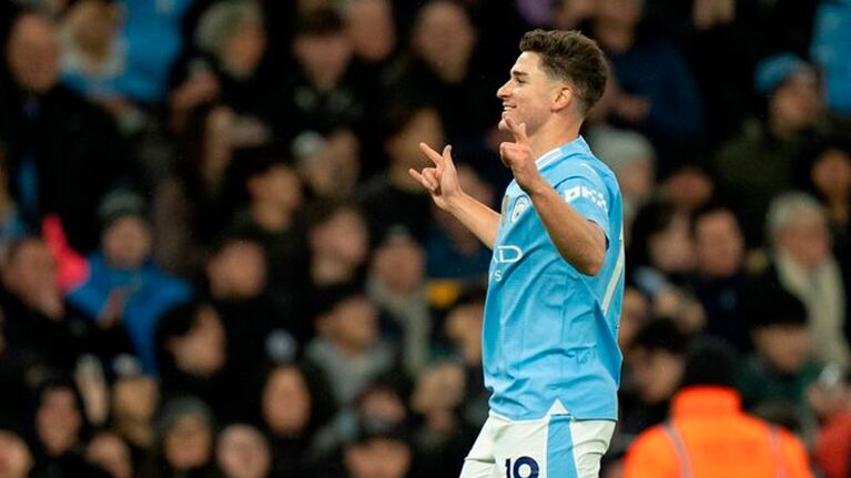 Los dos goles de Julián Álvarez en el día de su cumpleaños