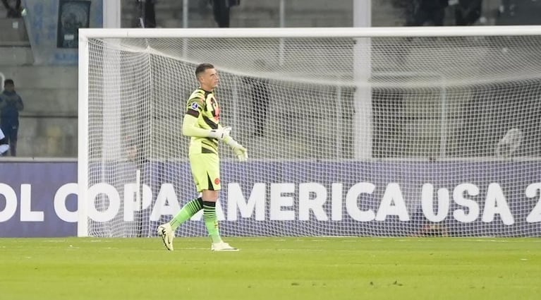 La tarjeta roja a Losada en el inicio de Belgrano-Delfín en el Kempes