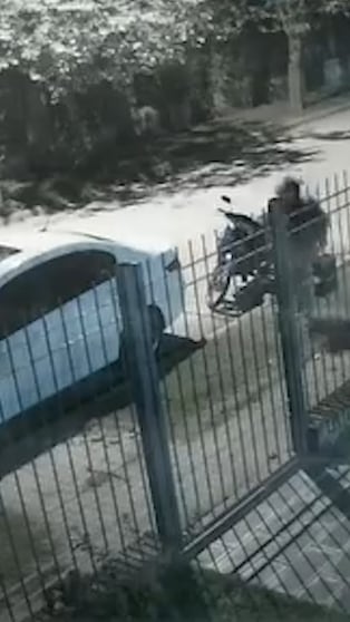 En segundos, le robaron la moto con la que reparte helados