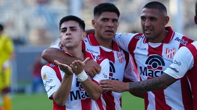 El golazo de volea de Álex Luna y el 1 a 1 de Instituto ante Talleres