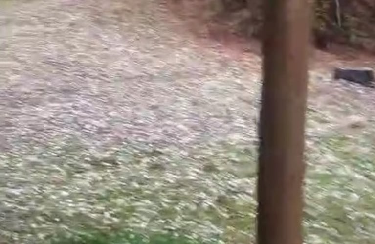 Granizo en Villa Berna: la tormenta avanza y pone en alerta a las sierras de Córdoba