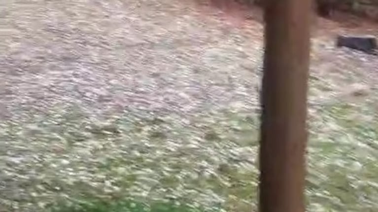 Granizo en Villa Berna: la tormenta avanza y pone en alerta a las sierras de Córdoba