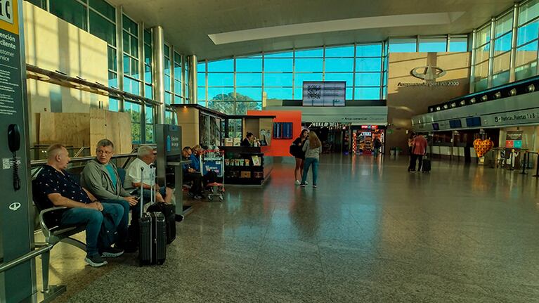 Pasajeros varados en el aeropuerto de Córdoba por el paro de la CGT
