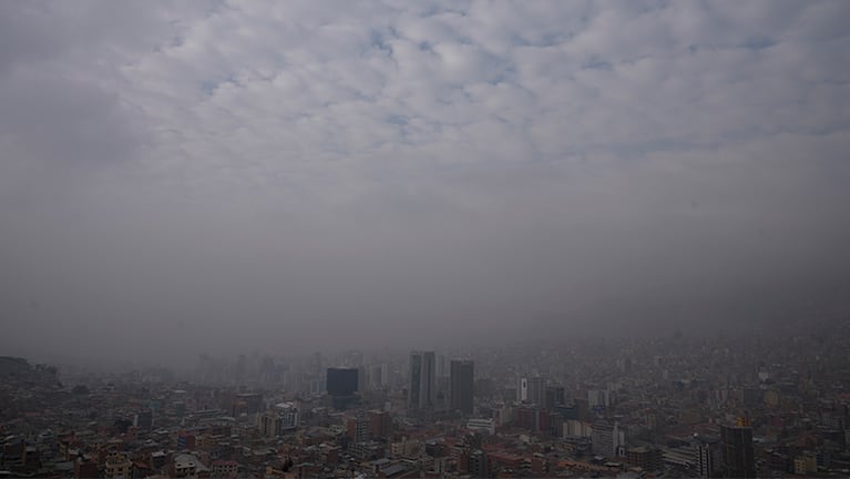 Alerta por humo: cómo se verá en Córdoba y las chances de una lluvia negra