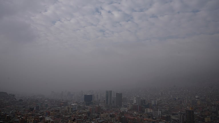 Alerta por humo: cómo se verá en Córdoba y las chances de una lluvia negra